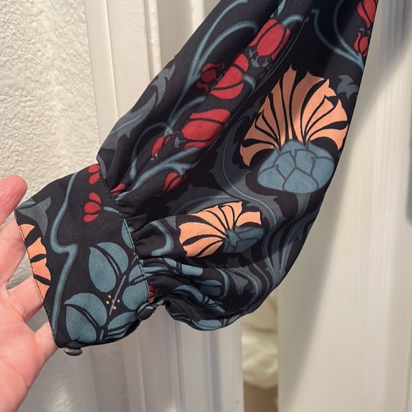 NWT ASOS maxi dress, cut out in the shoulders, chest & back. US size 8. Beautifu - Picture 3 of 8